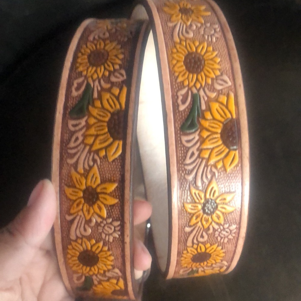 Brown sunflower design leather belt - Picture 2 of 2